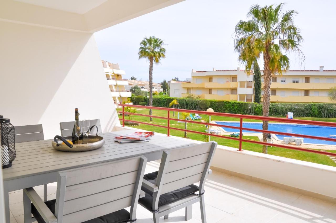 Lovelystay - 2Br Modern, Pool Access, Close To Marina & Beach Quarteira Exterior foto